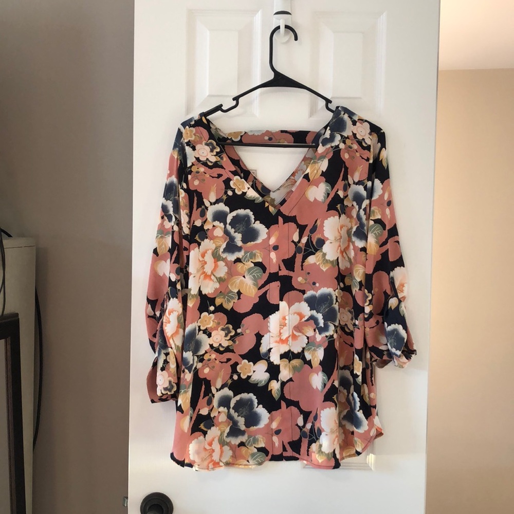 Loft Outlet large floral roll up sleeve blouse